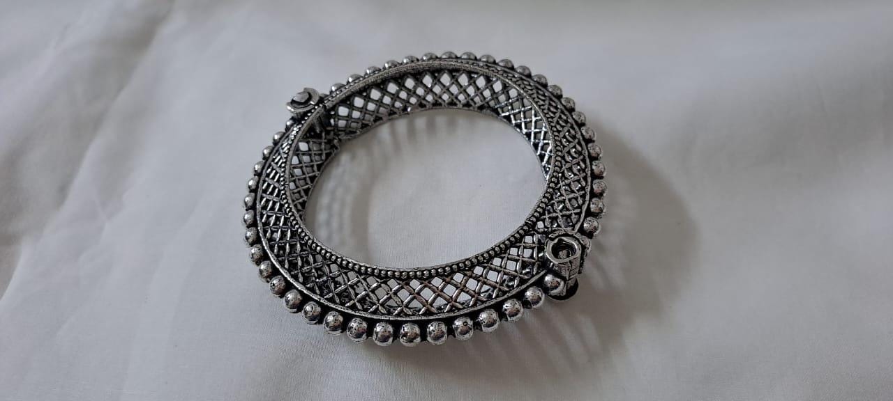 Silver oxidised bracelet/kada