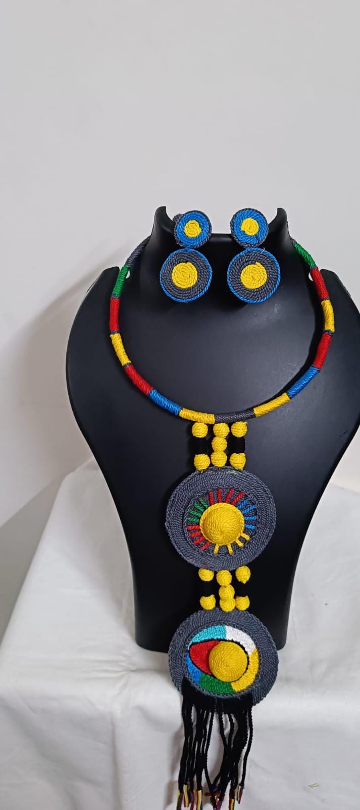 Exclusive multicoloured hasuli thread necklace set with round thread pendant n matching earrings