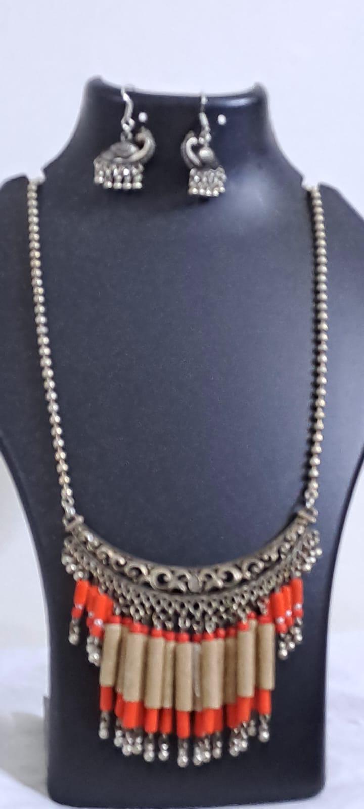 Silver oxidised pendant necklace set with paper beads fringes