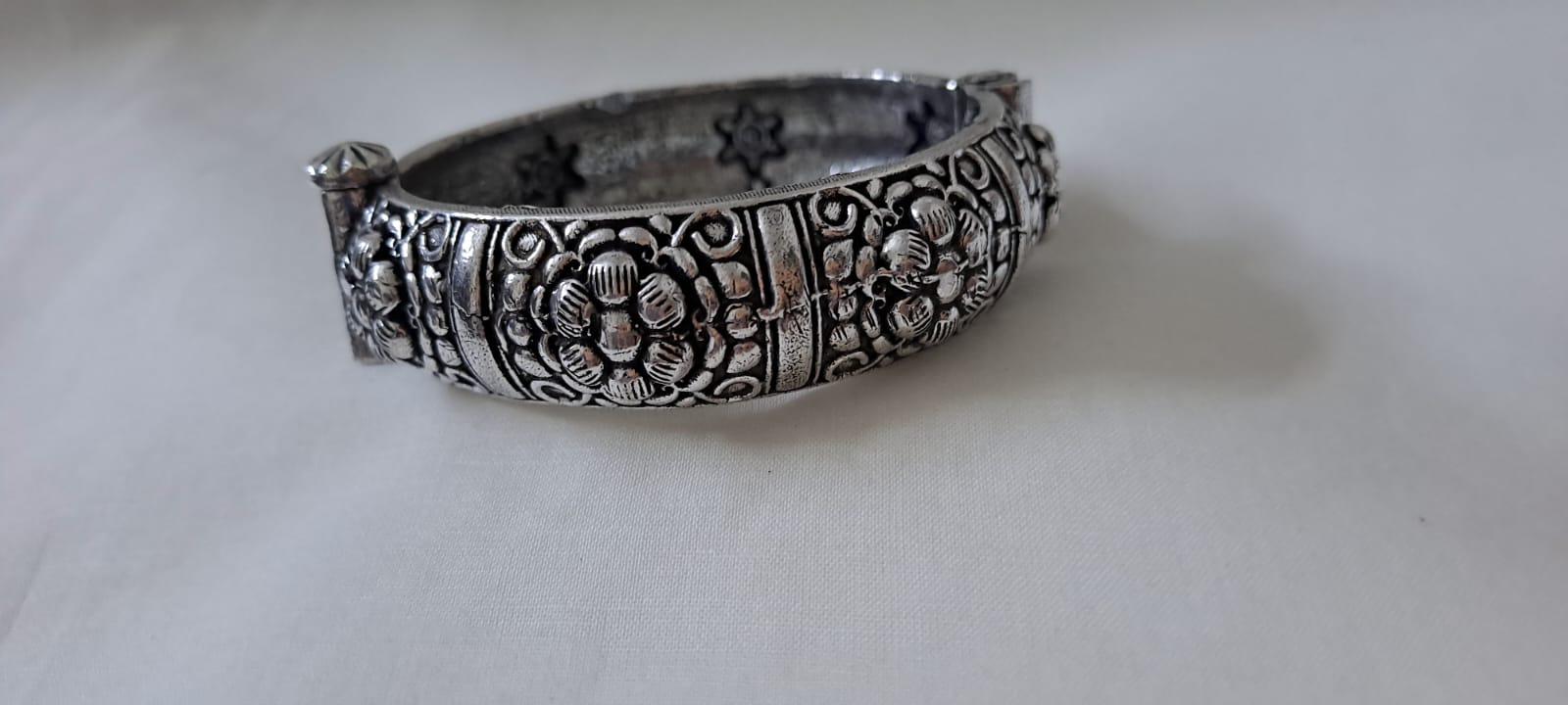 Silver oxidised bracelet/kada