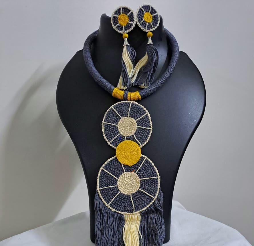 Exclusive thread necklace set with round pendant n matching earrings