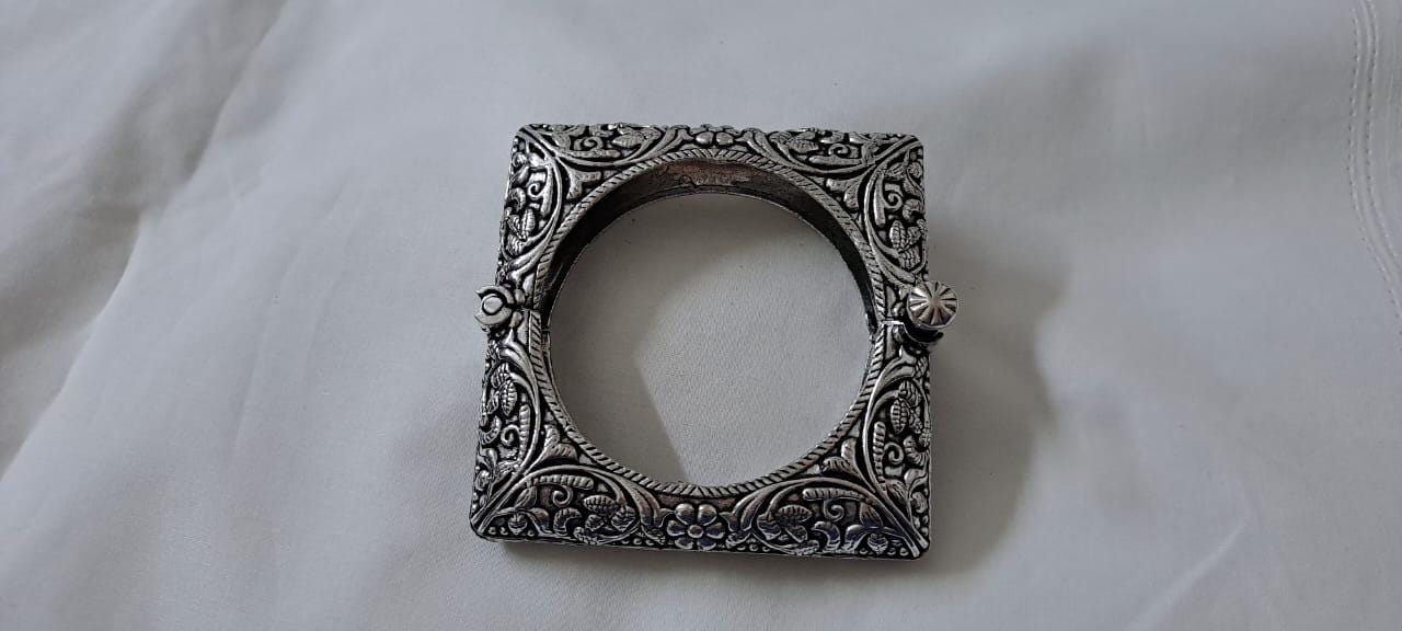 Silver oxidised bracelet/kada