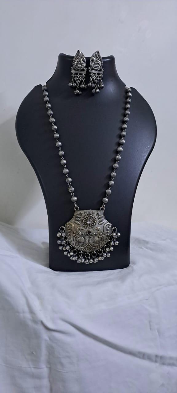 Exclusive light weight silver oxidised set.