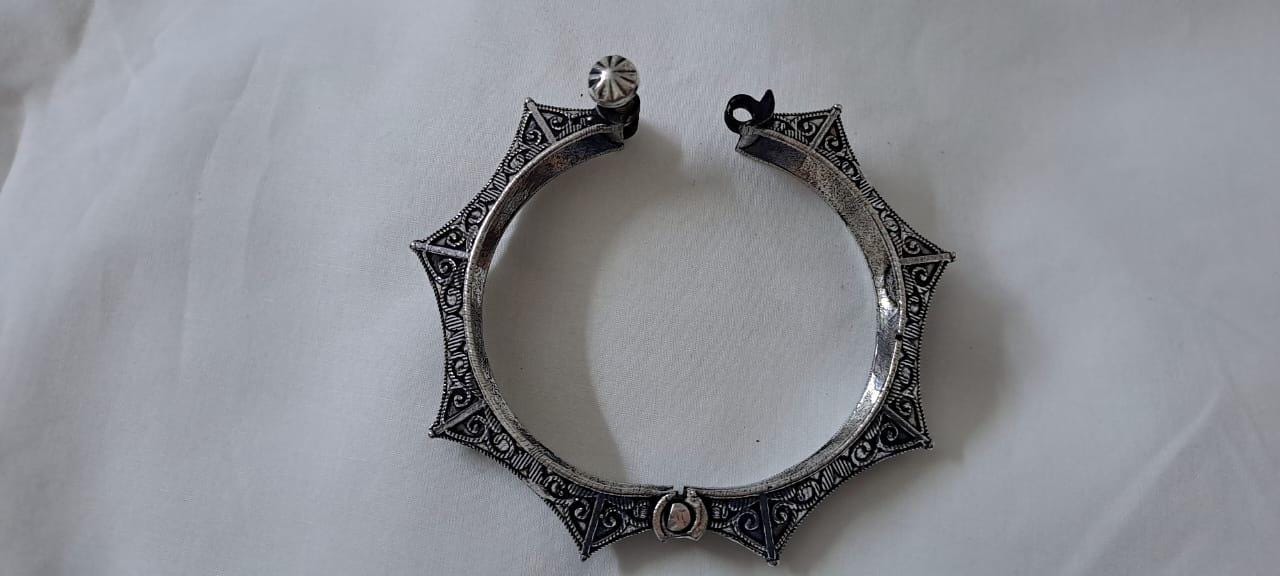 Silver oxidised bracelet/kada