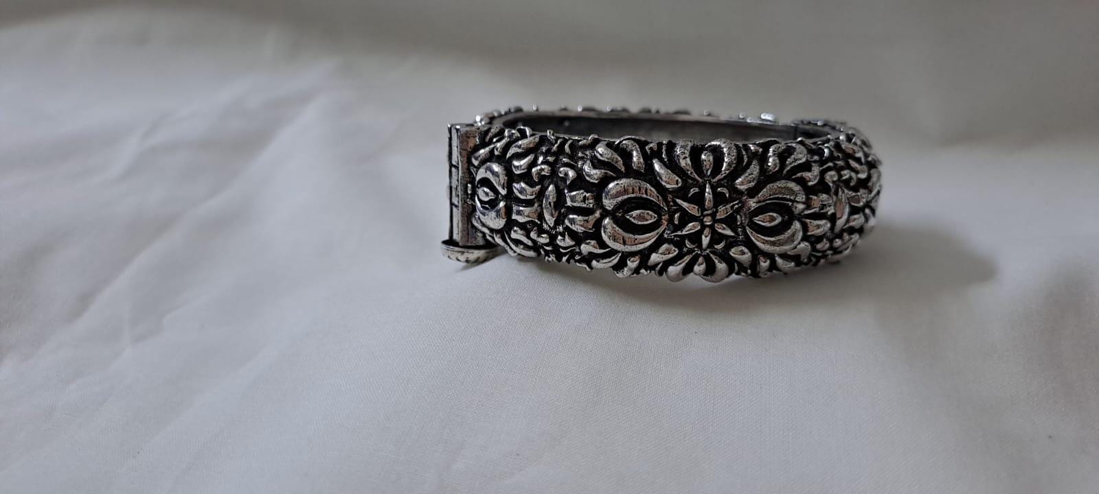 Silver oxidised bracelet/kada