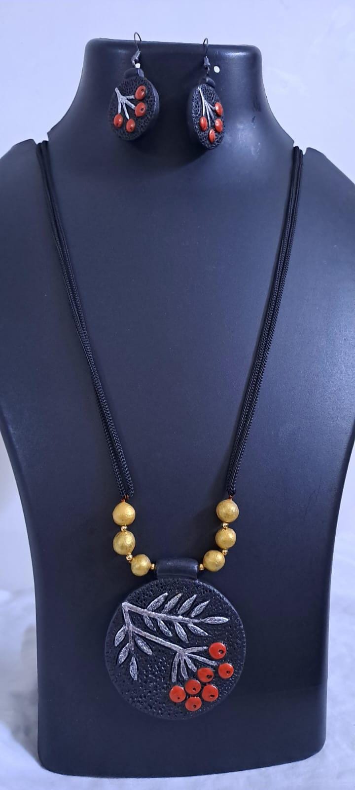 Terracotta pendant necklace