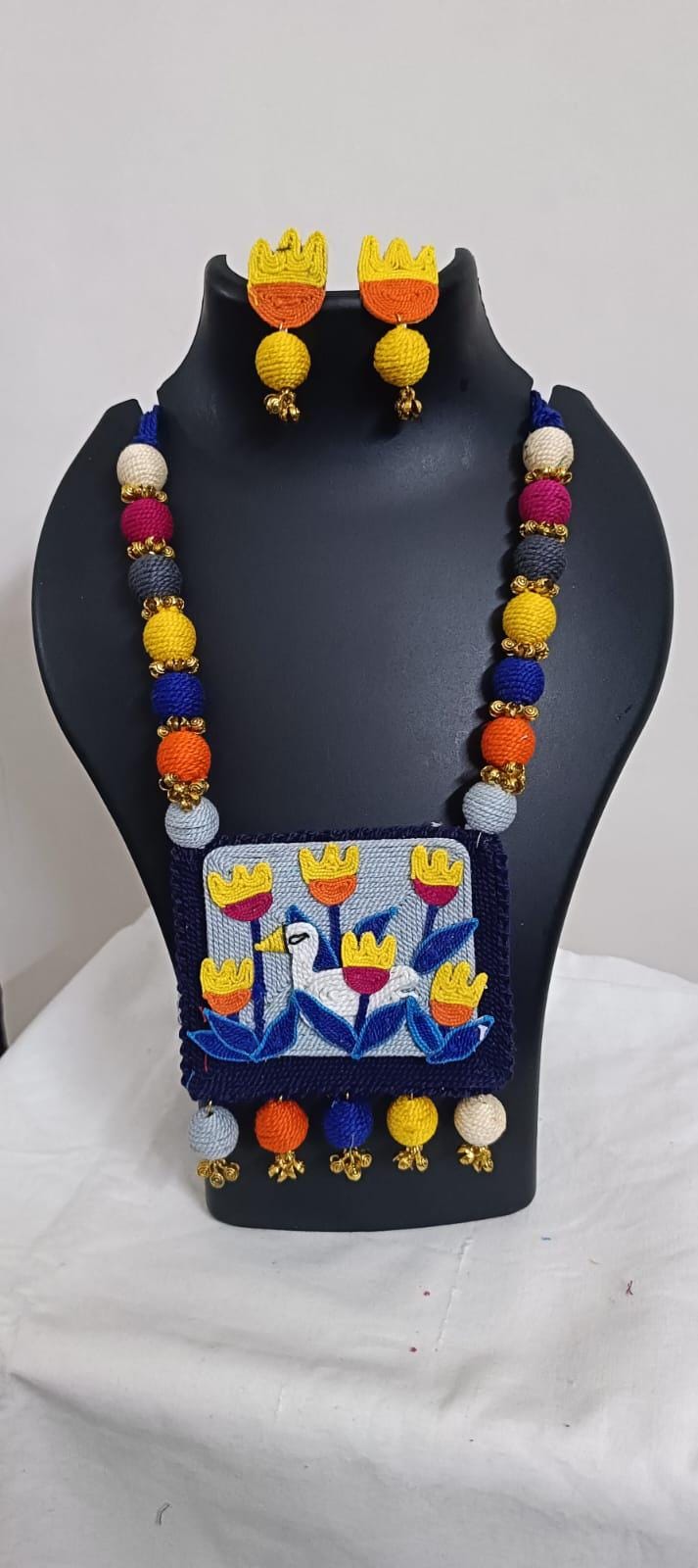Exclusive thread necklace with duck pendant n matching earrings