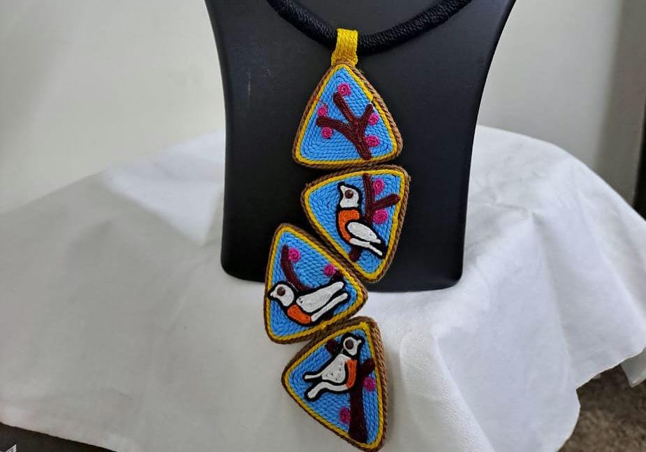 Thread necklace set with four steps bird pendant n matching earrings
