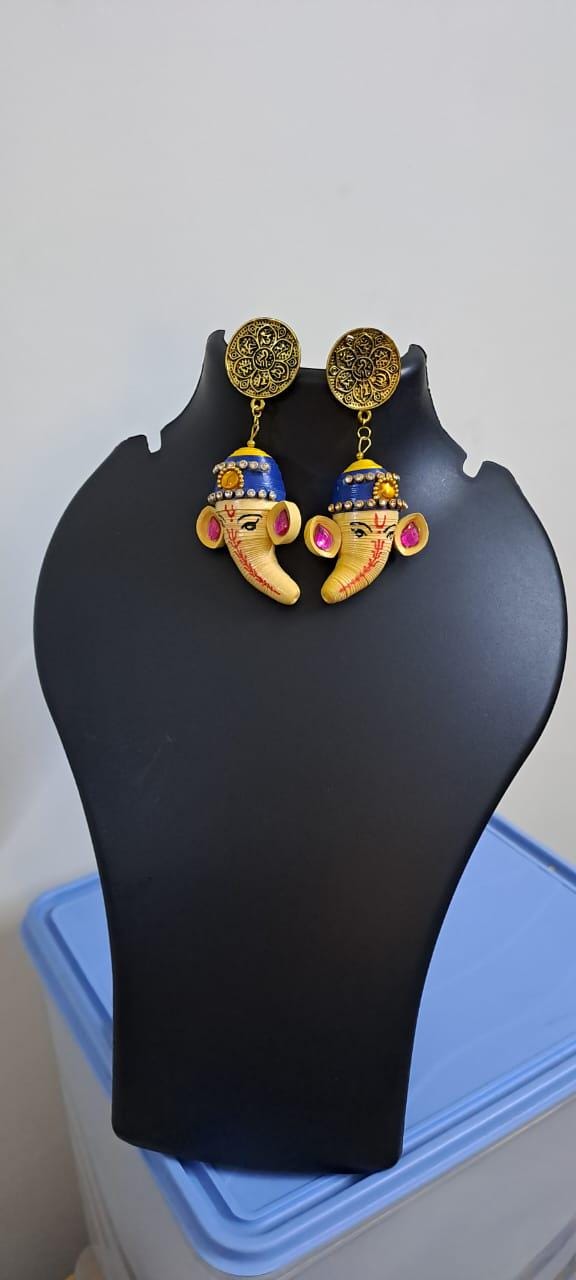 Paper quilling Ganesha earrings