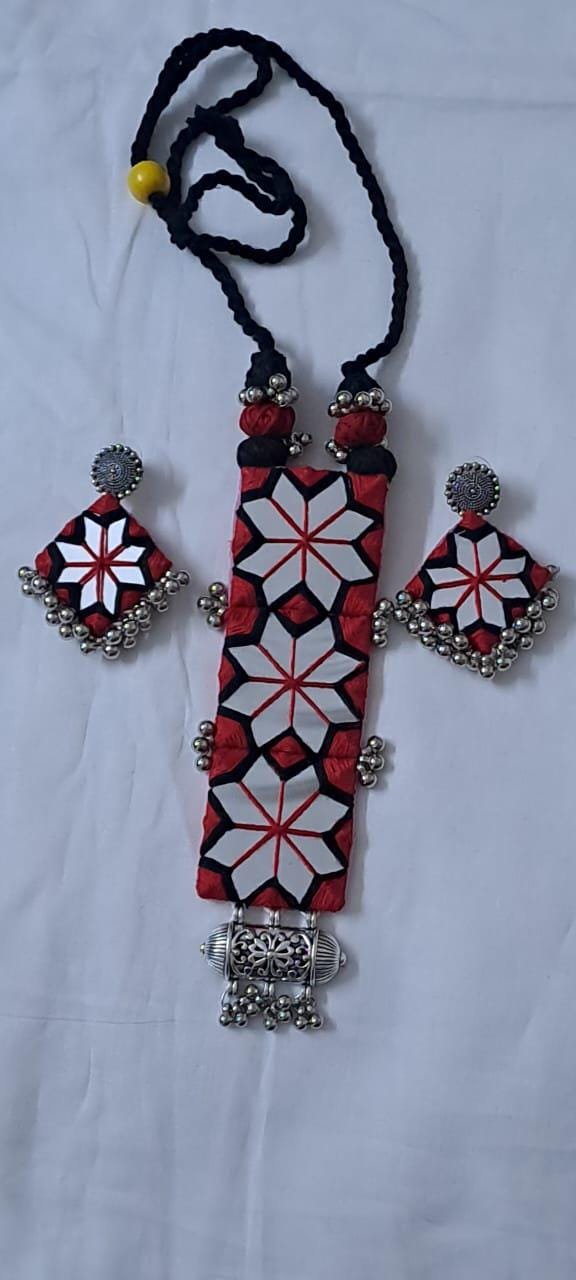 Kutchwork glass necklace set with matching earrings