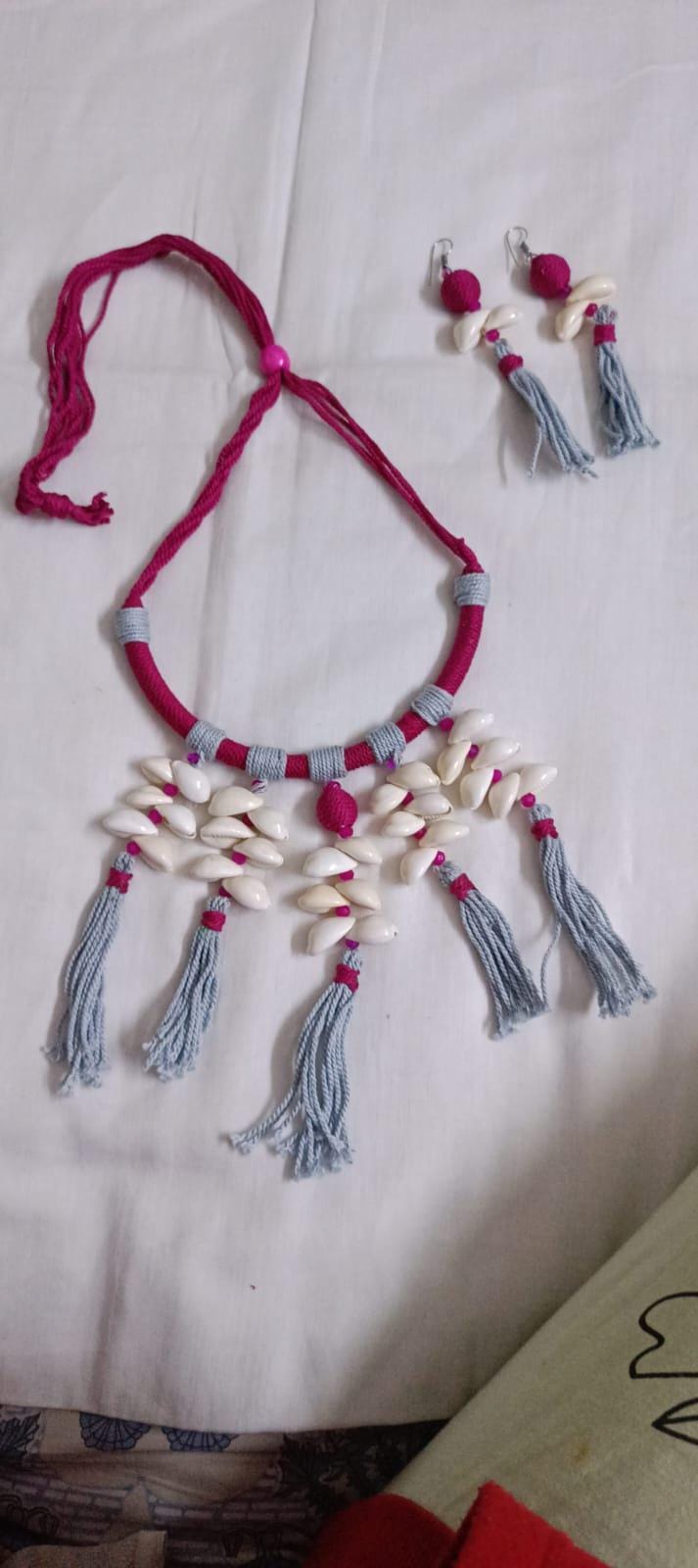 Exclusive pink n grey hasuli thread necklace set with shell fringes n matching earrings