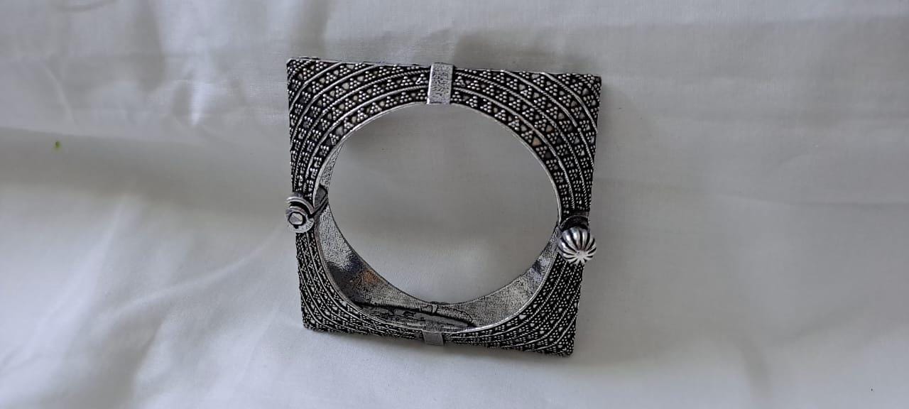 Silver oxidised bracelet/kada