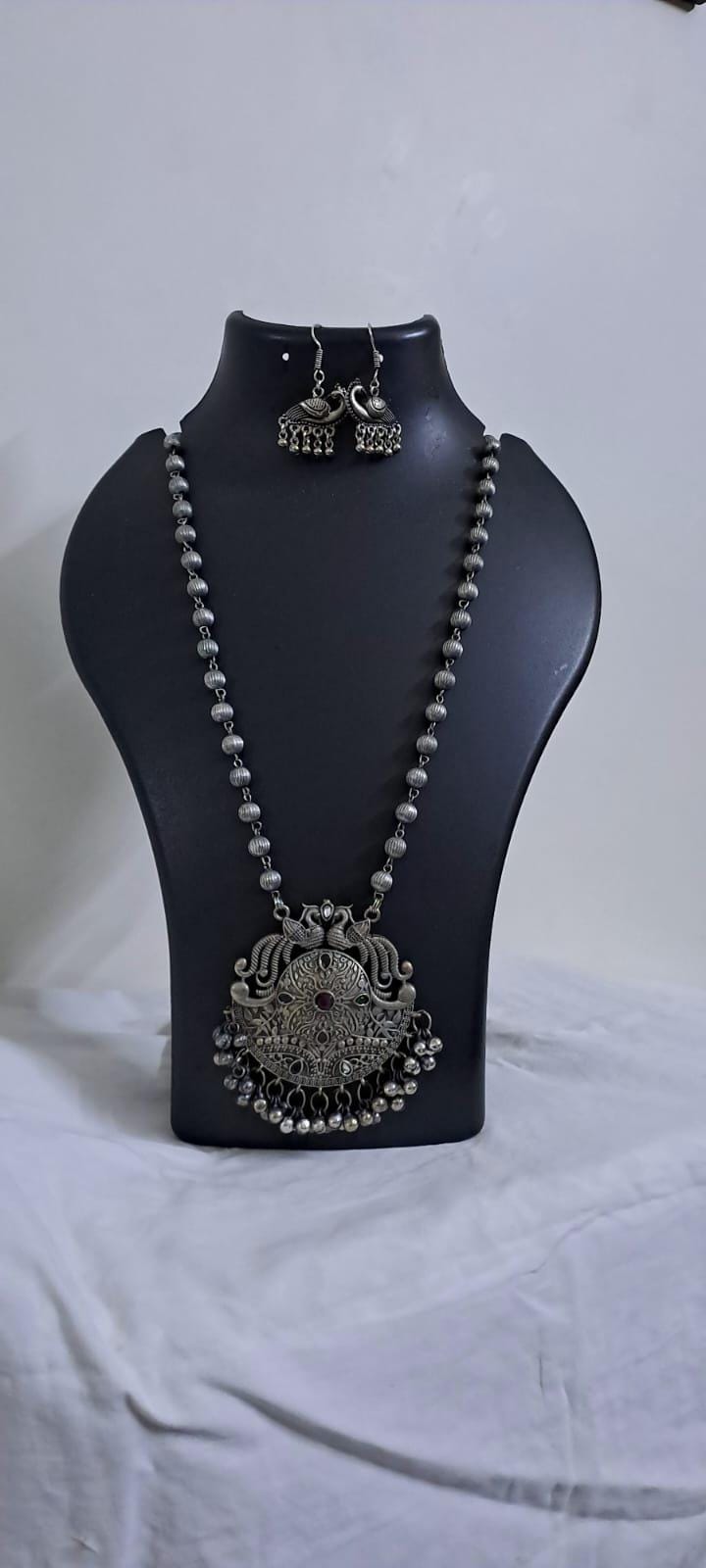 Exclusive light weight silver oxidised set.