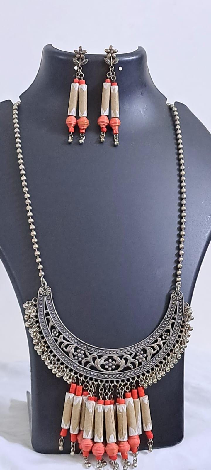 Silver oxidised pendant necklace set with paper beads fringes