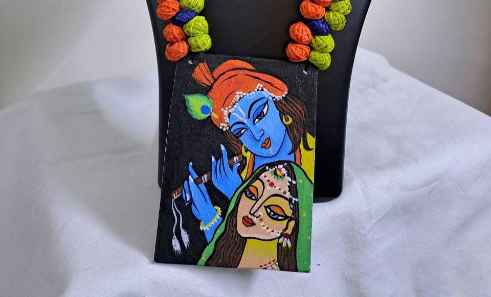 Handpainted fabric jewellery set with earrings