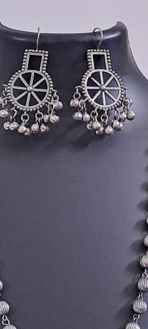 Exclusive light weight silver oxidised set.