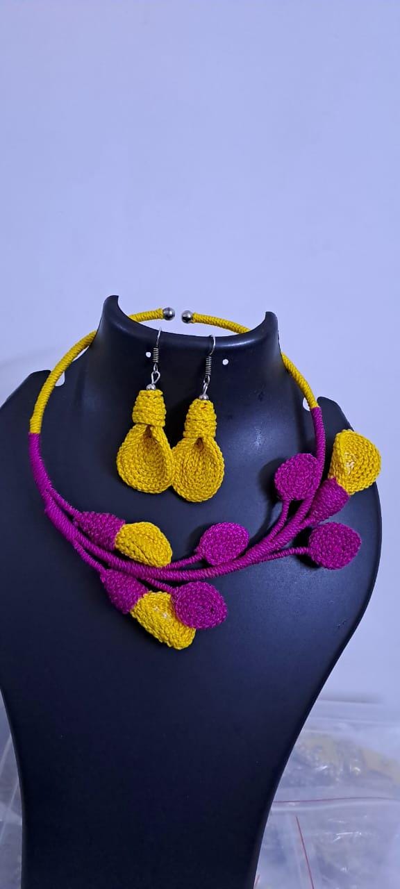 Exclusive hasuli necklace set with attractive flowers n matching earrings