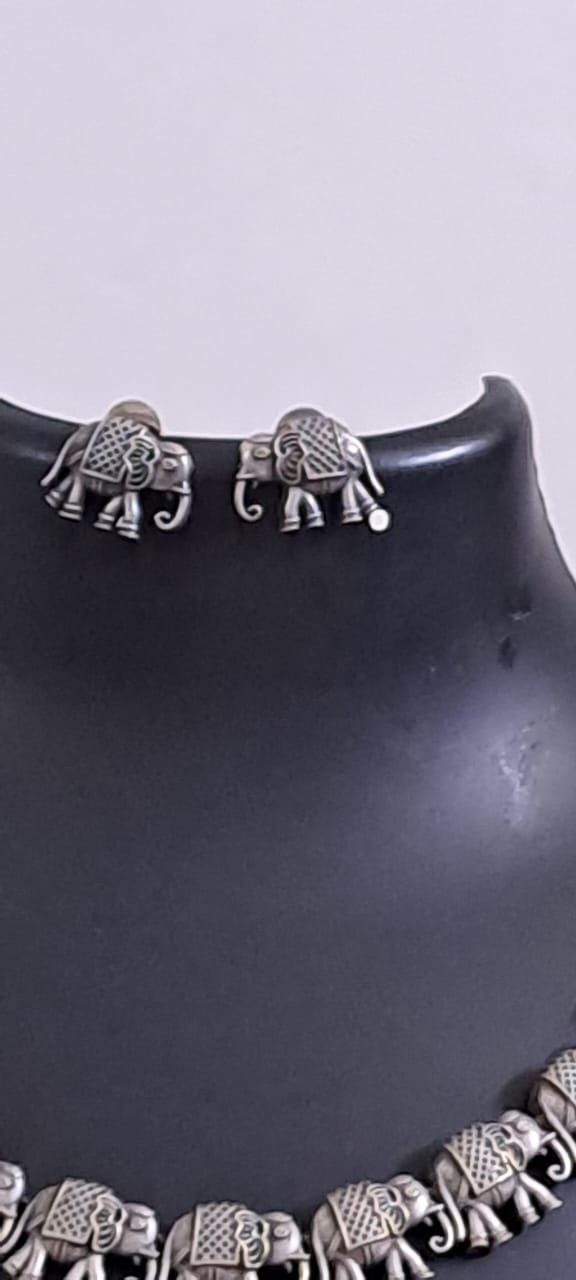Exclusive n beautiful elephant necklace n matching earrings