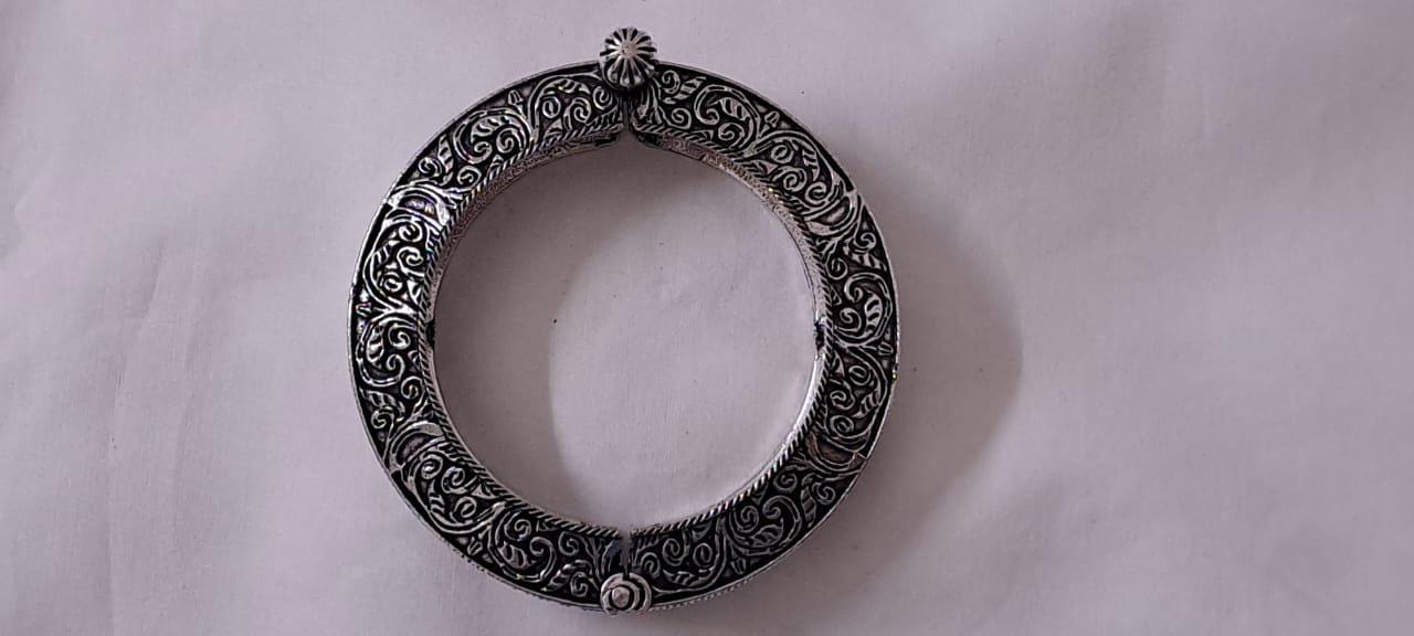 Silver oxidised bracelet/kada
