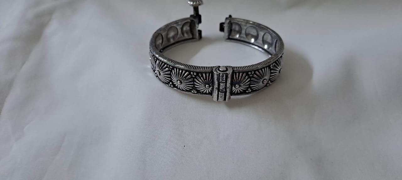 Silver oxidised bracelet/kada