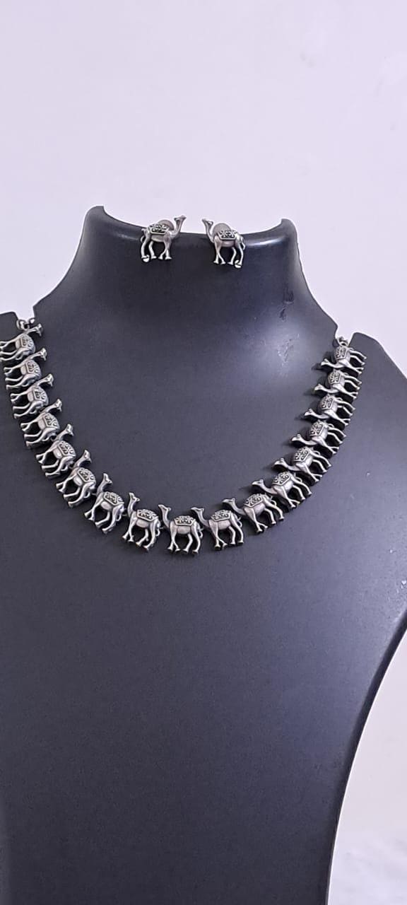 Exclusive n beautiful camel necklace n matching earrings
