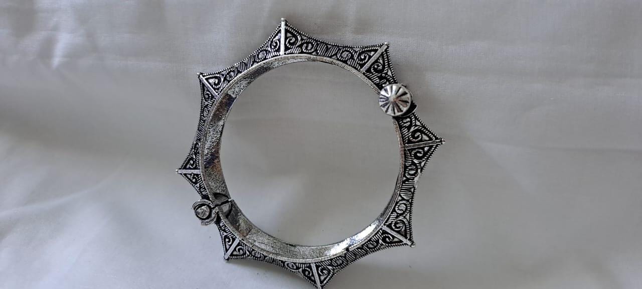Silver oxidised bracelet/kada