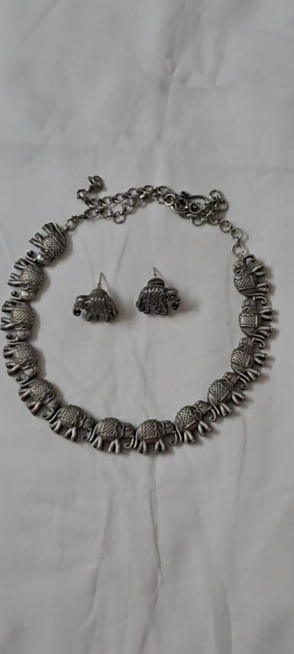Exclusive n beautiful elephant necklace n matching earrings