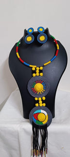 Exclusive multicoloured hasuli thread necklace set with round thread pendant n matching earrings