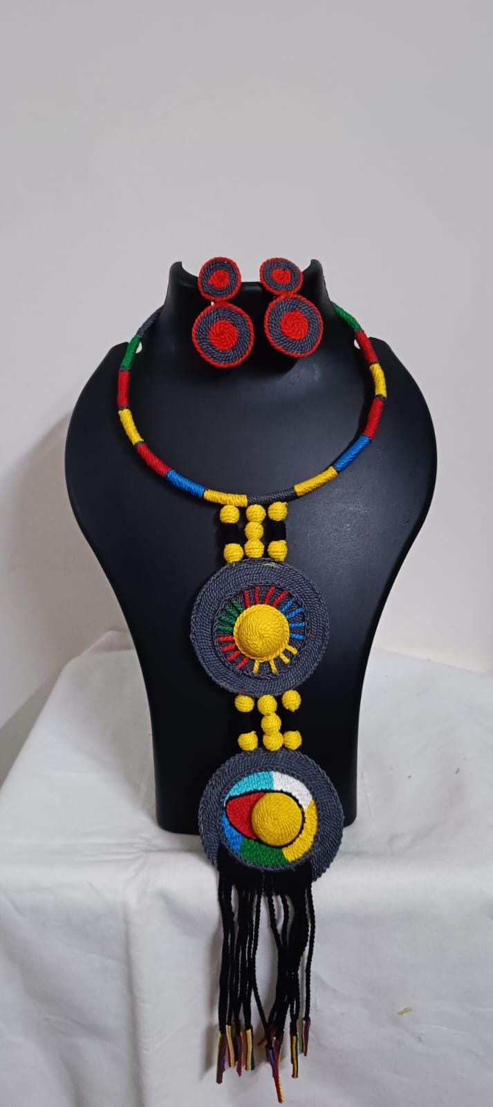 Exclusive multicoloured hasuli thread necklace set with round thread pendant n matching earrings