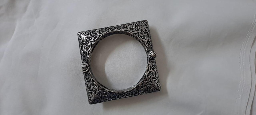 Silver oxidised bracelet/kada