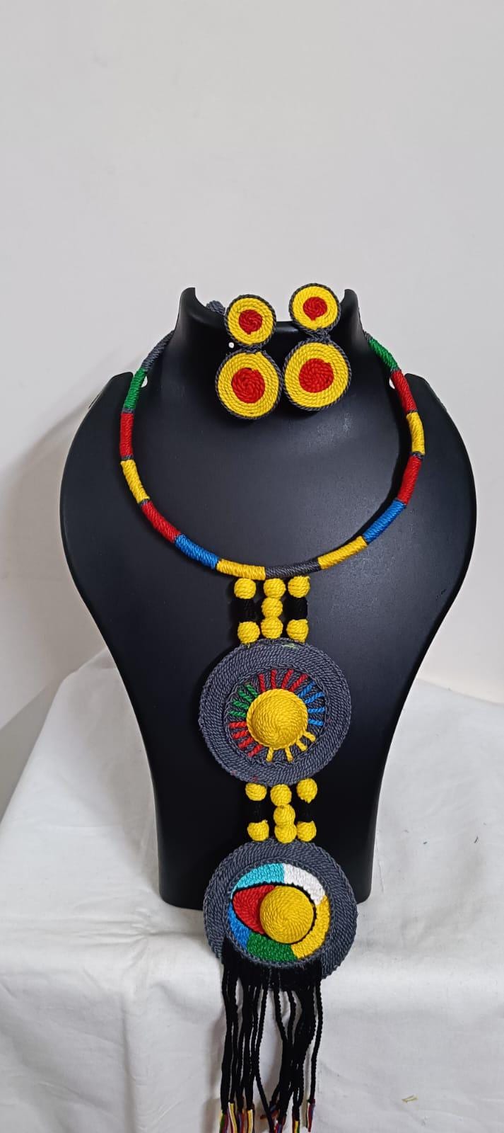 Exclusive multicoloured hasuli thread necklace set with round thread pendant n matching earrings