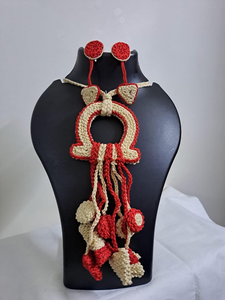 Crochet thread necklace with fringes and matching earrings