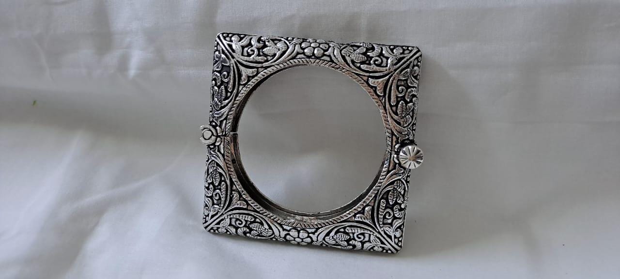 Silver oxidised bracelet/kada
