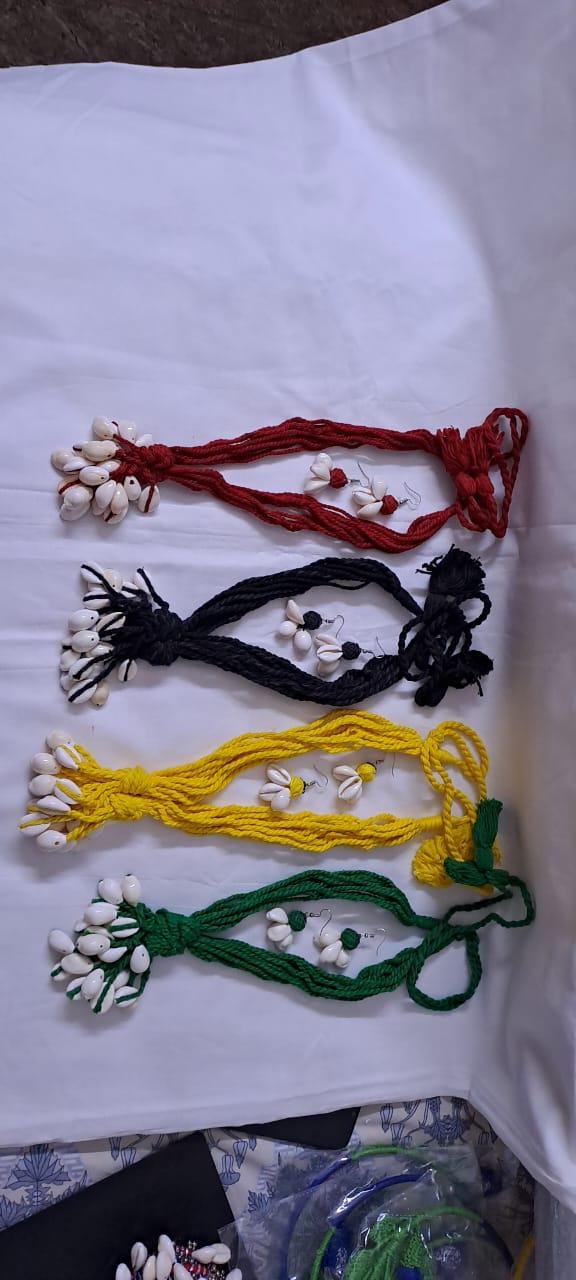Exclusive combo shell necklaces  and matching earrings (4 sets)