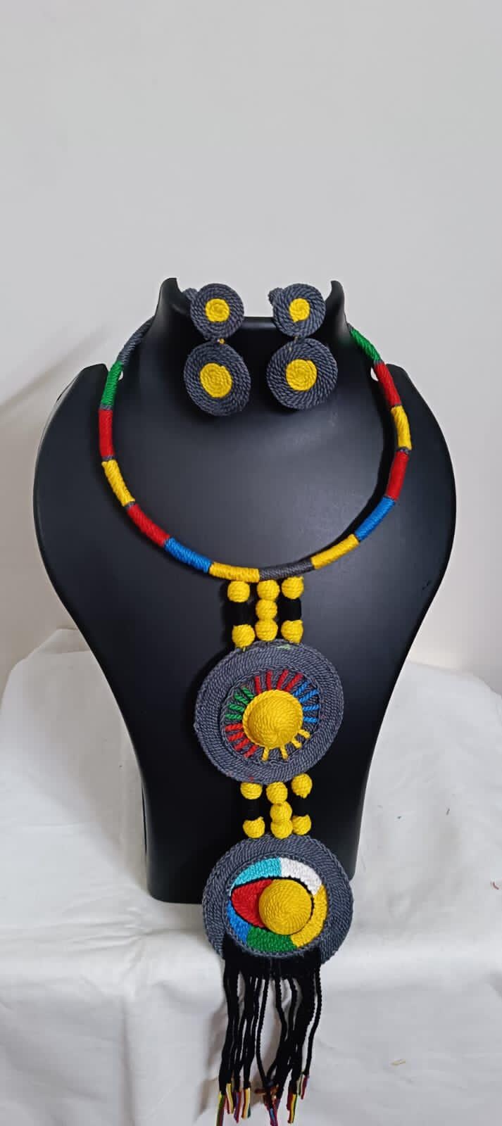 Exclusive multicoloured hasuli thread necklace set with round thread pendant n matching earrings