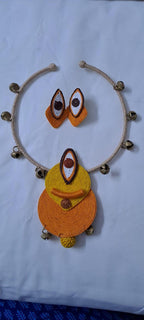 Exclusive hasuli necklace set with attractive round eye thread pendant n matching earrings