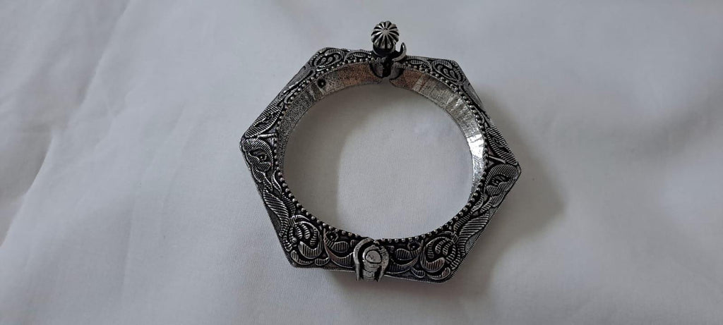 Silver oxidised bracelet/kada