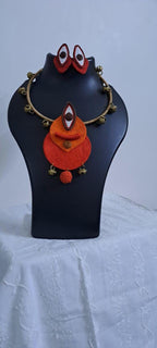 Exclusive hasuli necklace set with attractive round eye thread pendant n matching earrings