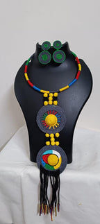Exclusive multicoloured hasuli thread necklace set with round thread pendant n matching earrings