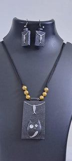 Terracotta pendant necklace