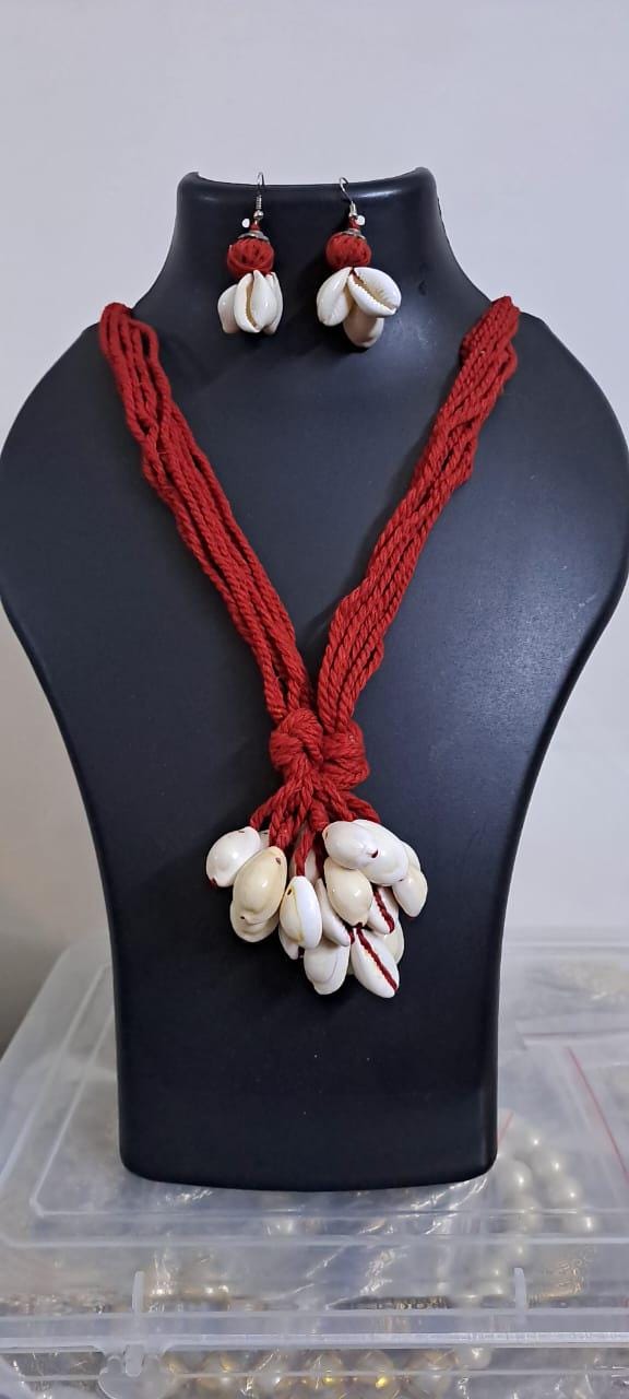 Exclusive combo shell necklaces  and matching earrings (4 sets)