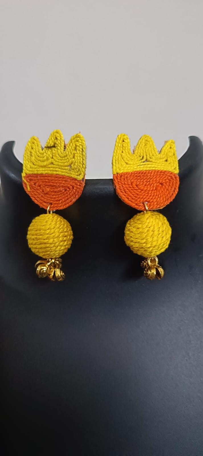Exclusive thread necklace with duck pendant n matching earrings