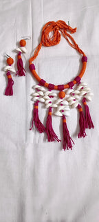 Exclusive orange n pink hasuli thread necklace set with shell fringes n matching earrings