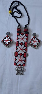 Kutchwork glass necklace set with matching earrings