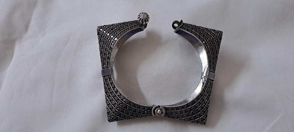 Silver oxidised bracelet/kada
