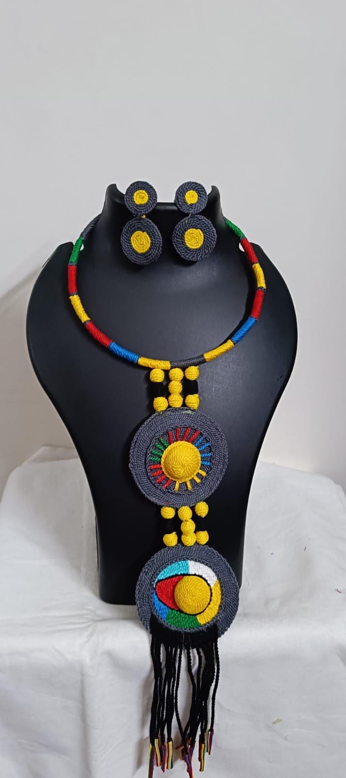 Exclusive multicoloured hasuli thread necklace set with round thread pendant n matching earrings