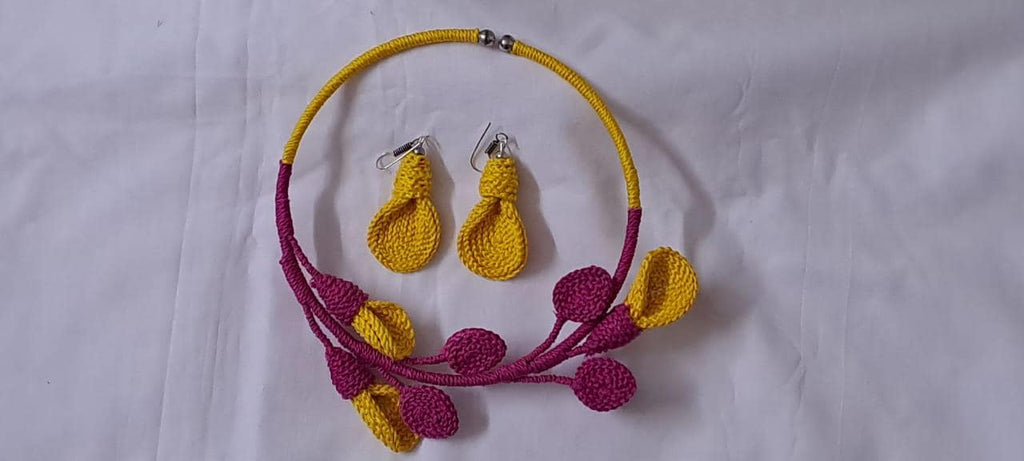 Exclusive hasuli necklace set with attractive flowers n matching earrings