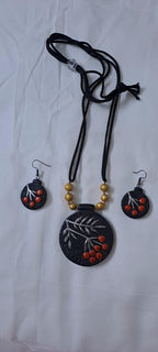 Terracotta pendant necklace