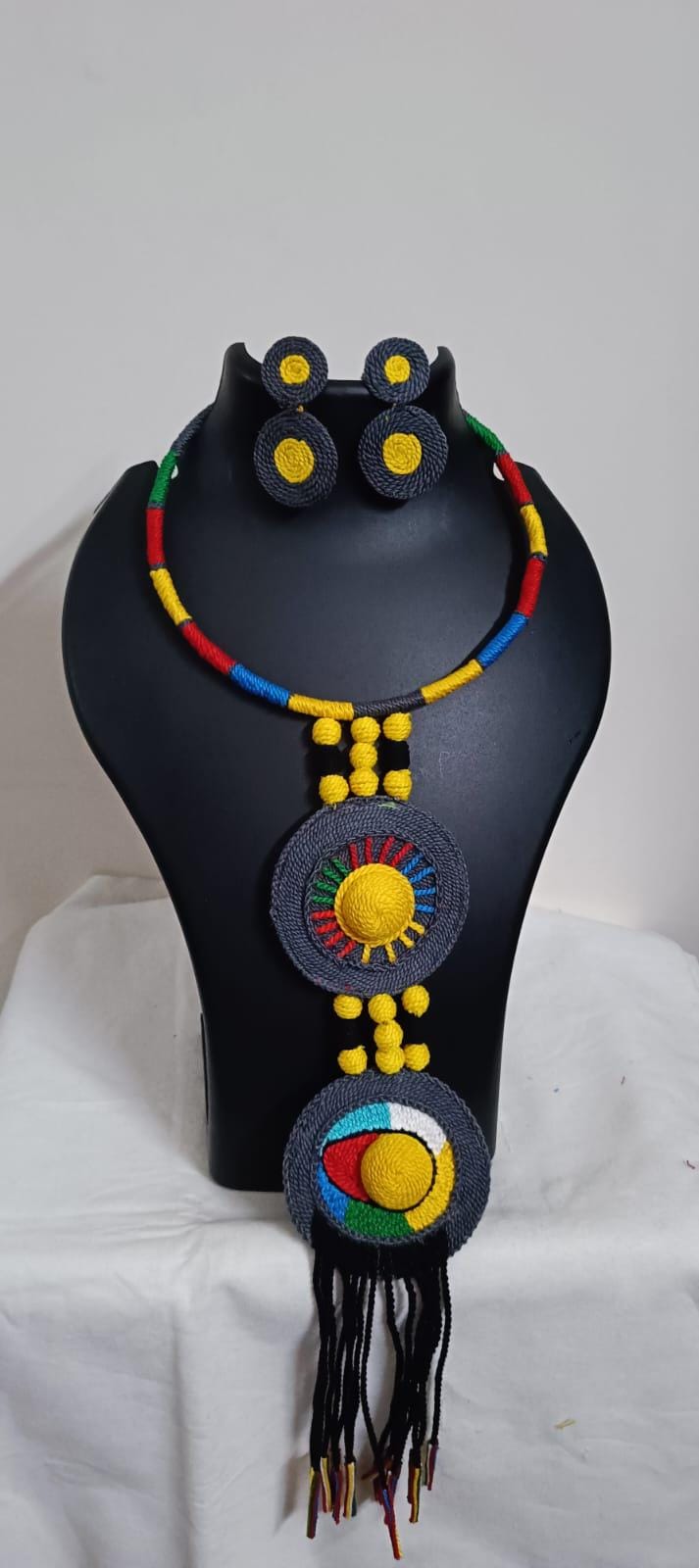 Exclusive multicoloured hasuli thread necklace set with round thread pendant n matching earrings