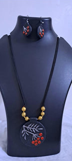 Terracotta pendant necklace